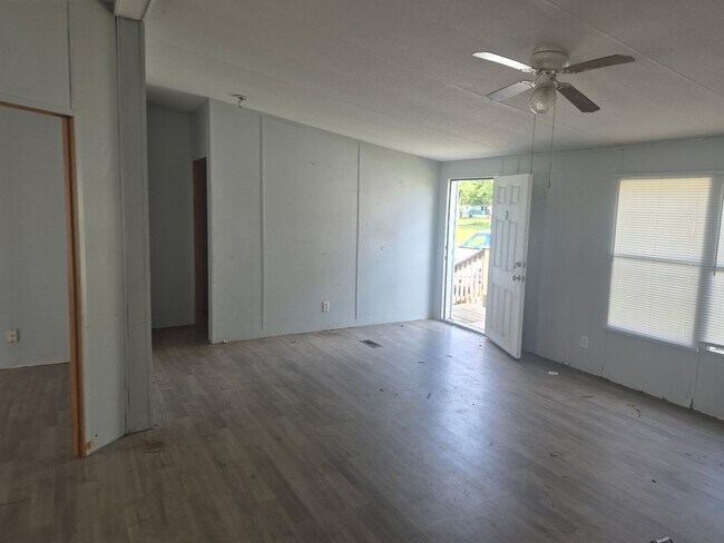 Building Photo - 19 Skip Dr