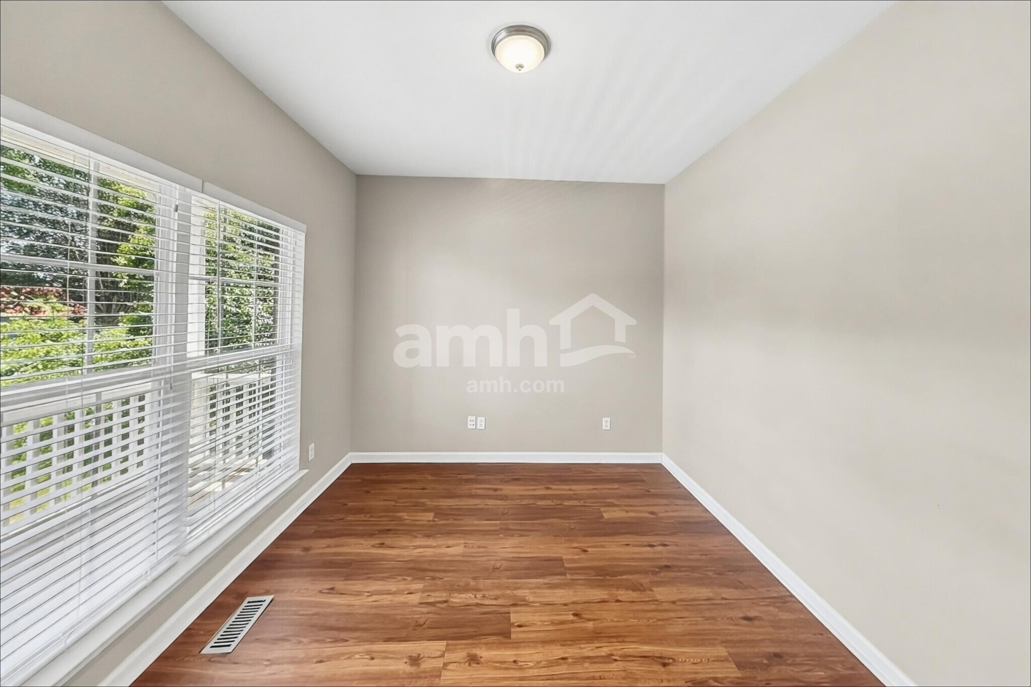 Building Photo - 204 Annesbury Ln