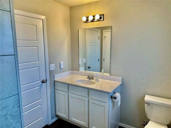 Building Photo - 920 Queen St