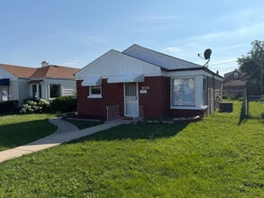 Building Photo - 6104 S Nashville Ave