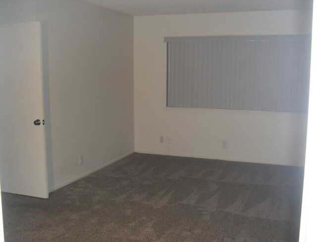 Building Photo - 4310 Caliente St