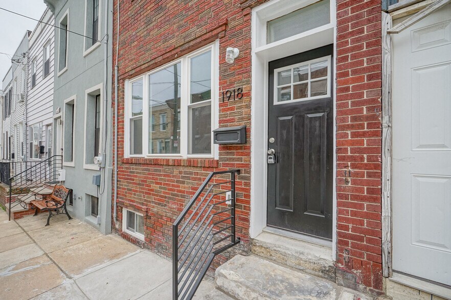 Building Photo - 1918 Pierce St