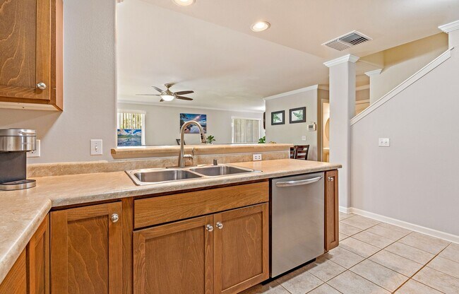 Building Photo - Unfurnished Townhome with Garage, 3 bedroo...