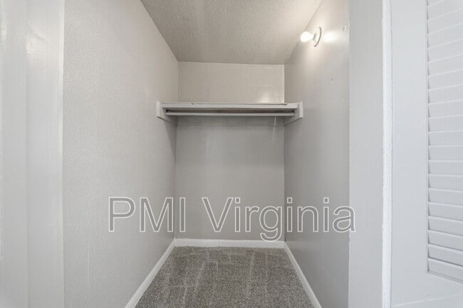 Building Photo - 2213 Maltby Ave