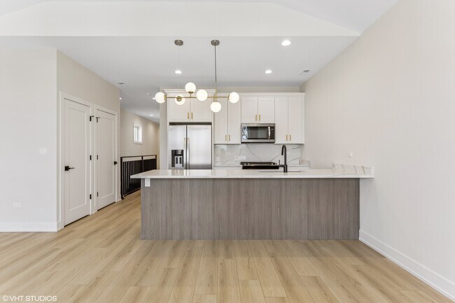 Building Photo - 5000 S Prairie Ave