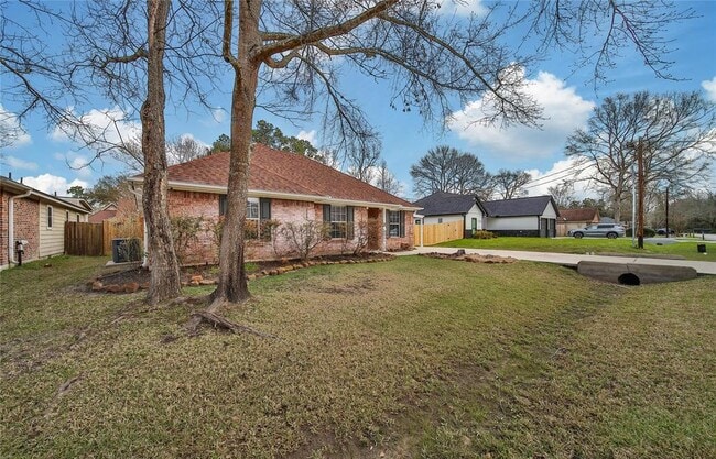 Building Photo - 720 Springwood Dr