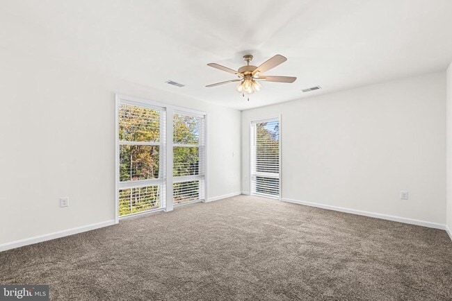 Building Photo - 900 Gilbert Rd