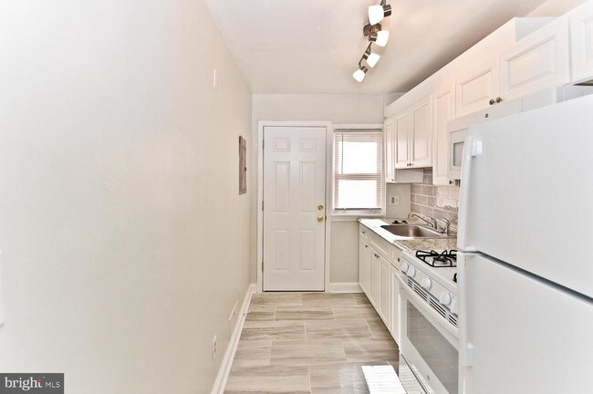 Building Photo - 1209 Savannah St SE