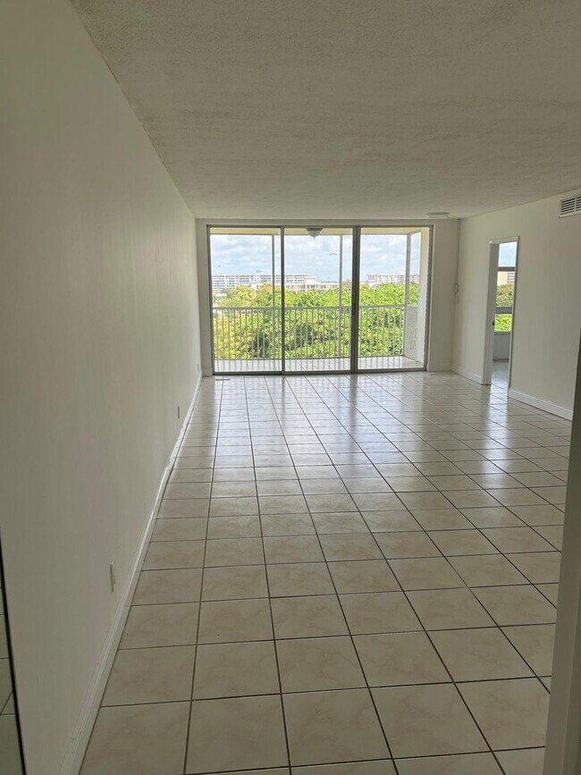 Building Photo - 2661 S Course Dr