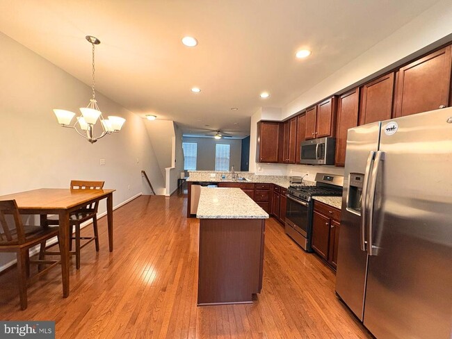 Building Photo - 1718 Featherstone Rd