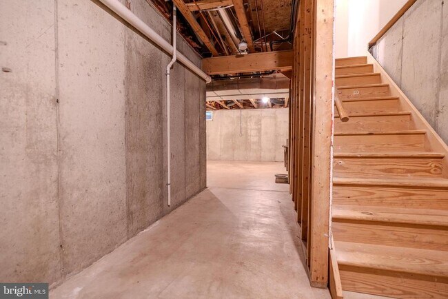 Building Photo - 200 Strawberry Ln