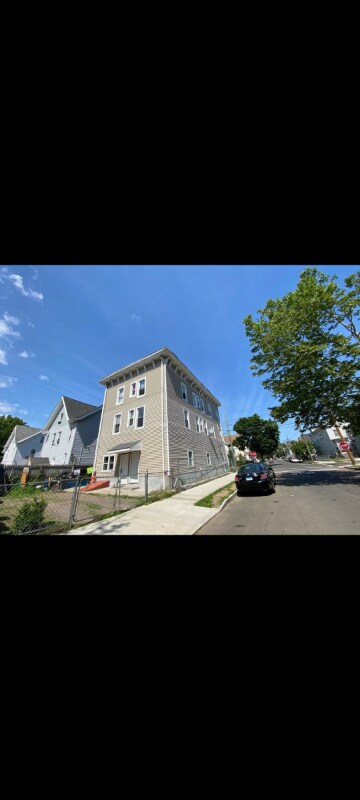 Building Photo - 168 Lloyd