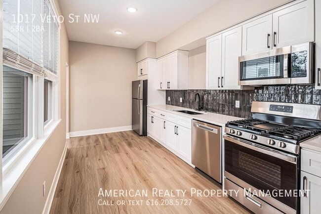 Building Photo - 1017 Veto St NW