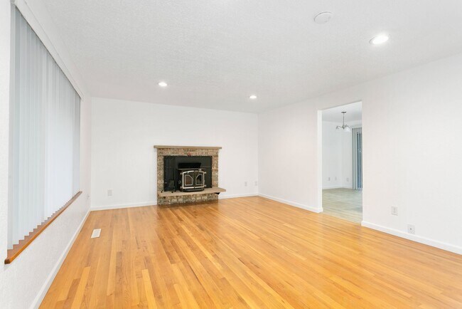 Building Photo - Charming Lakewood Rambler 3bd 1.5 bath