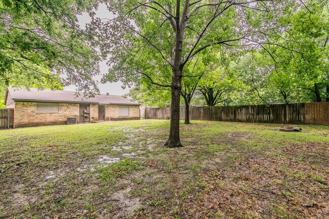 Building Photo - Charming and Updated Home