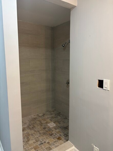 Master shower - 6225 Branch Hill Cir
