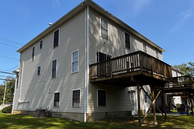 Building Photo - 967 Tunxis Hill Rd