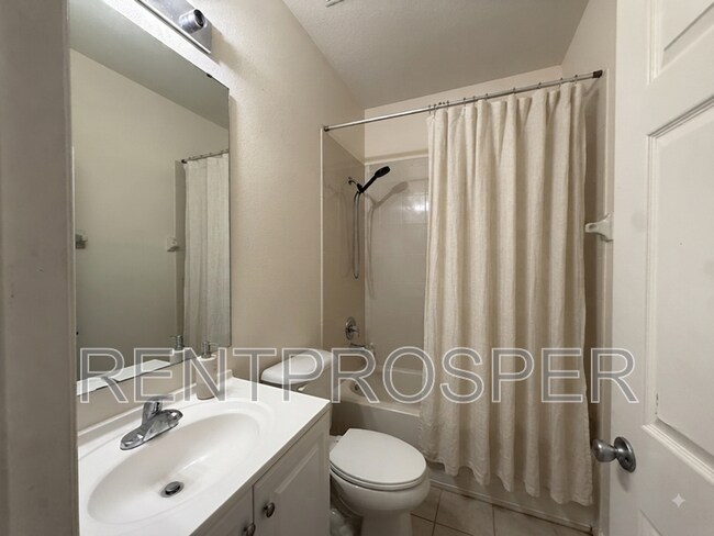 Building Photo - 449 Glastonbury Dr