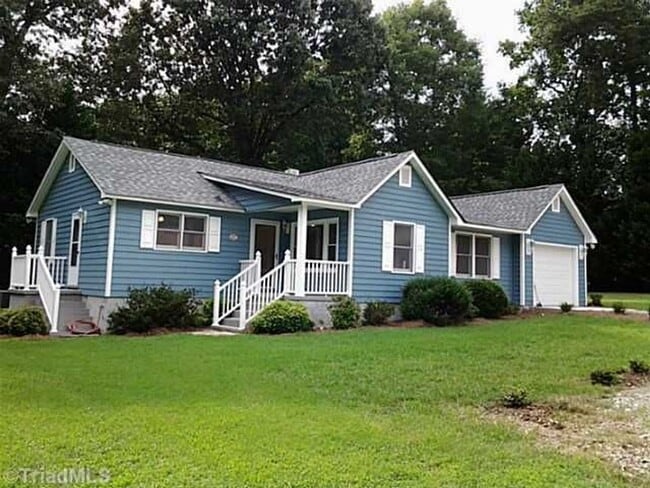 Primary Photo - Newly renovated home in NW Greensboro !!