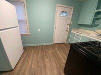 Building Photo - 2BR/1BA, conveniently located