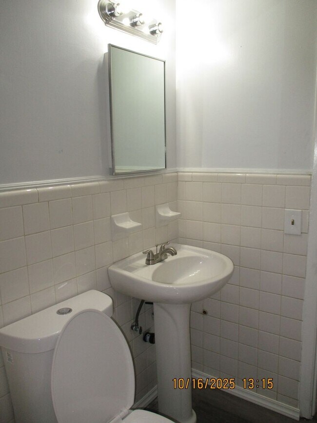 Building Photo - Charming 3 bedroom 2 bathroom Holly Hill