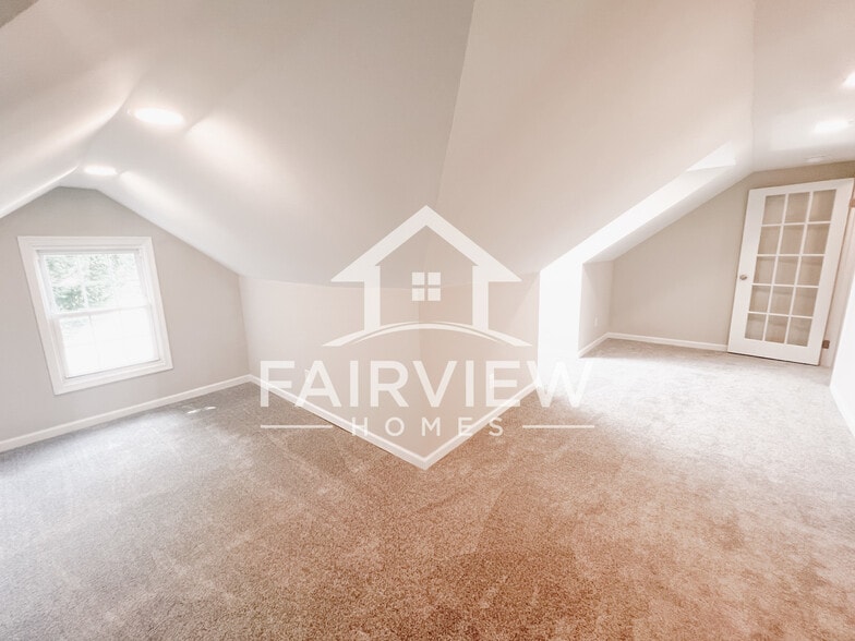 Building Photo - 3239 Mayflower Dr