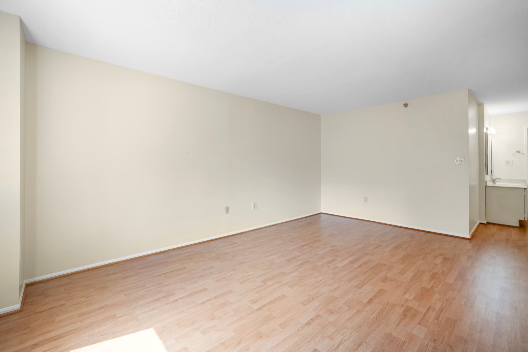 Room for King Sized Bed - 15115 Interlachen Dr
