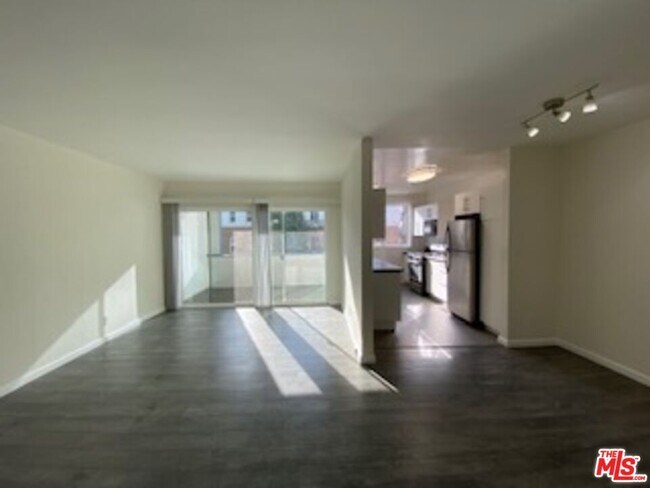 Building Photo - 7045 Hawthorn Ave