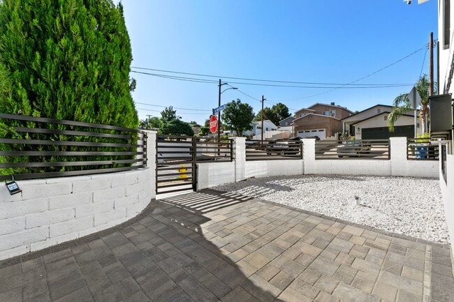 Building Photo - 10943 Christine Way