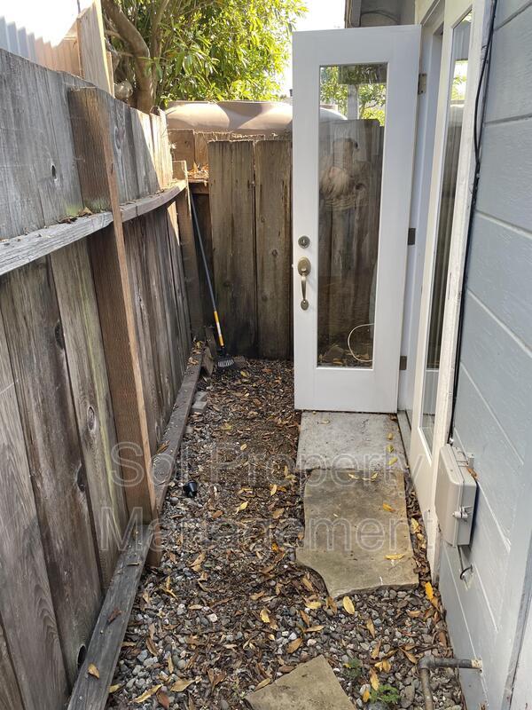 Building Photo - 4452 Soquel Dr