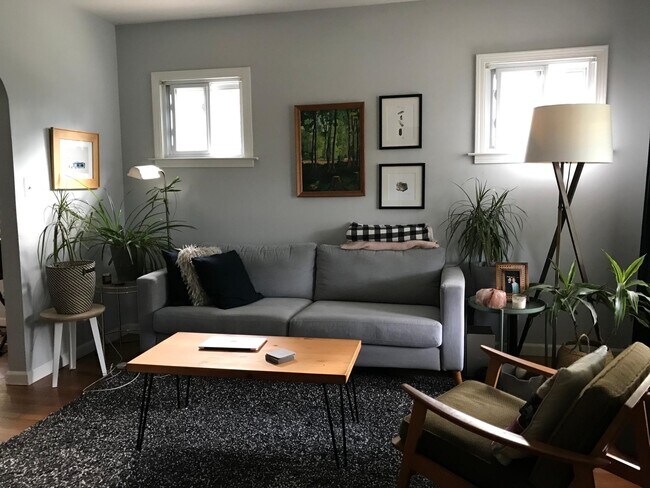 Building Photo - 401 E Cambourne St