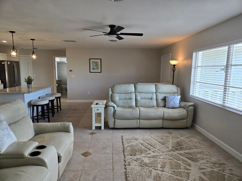 Building Photo - 2049 Arkansas Ave