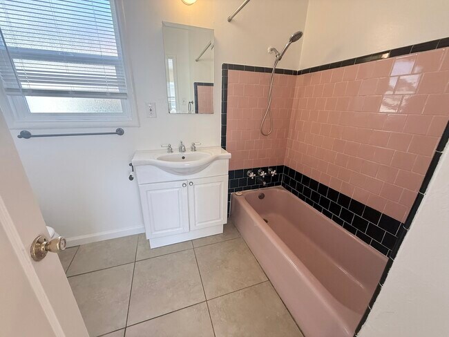 Building Photo - 9008 A St