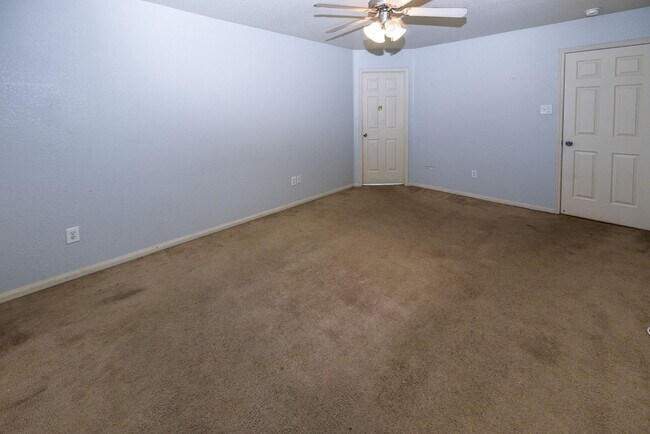 Building Photo - Elegant 4BR/3BA Home with Fireplace, Bonus Room and Open Layout!