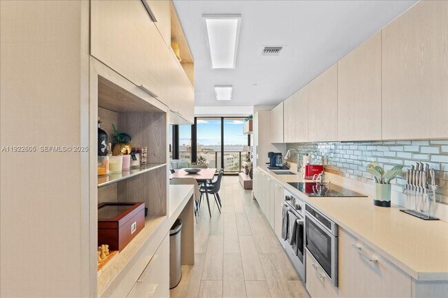 Building Photo - 501 NE 31st St