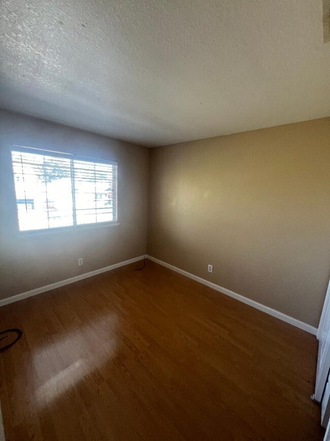 Building Photo - 5016 Perry Way
