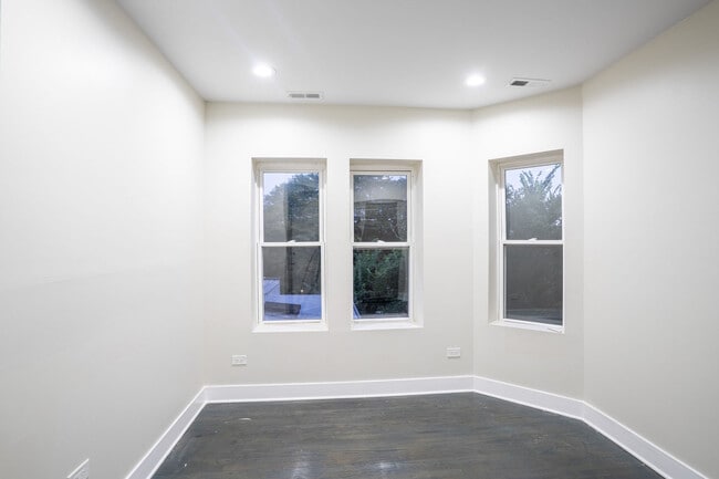 Building Photo - 7948 S Evans Ave