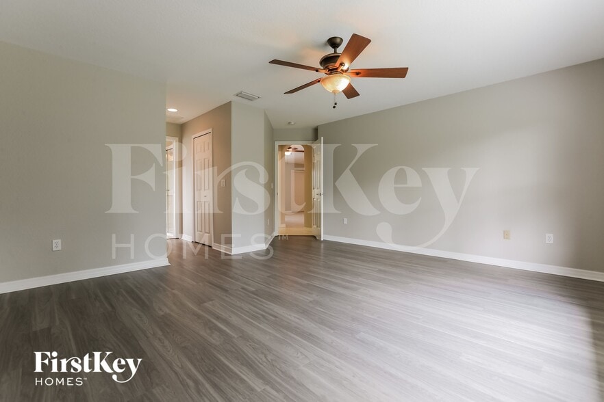 Building Photo - 2463 Alesio Ave