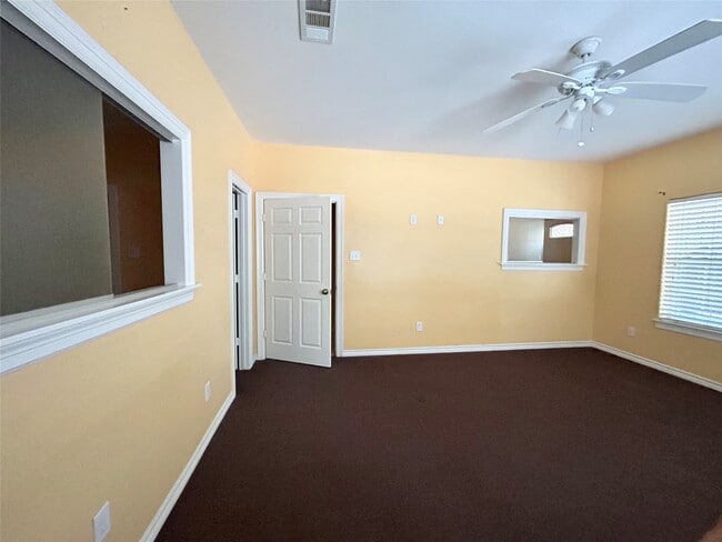 Building Photo - 1424 N Market Loop