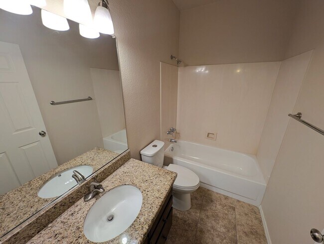 Building Photo - 3 Bedroom Plus an Office Home in the Candlewood Community Near S Cooper Rd and W Warner Rd!