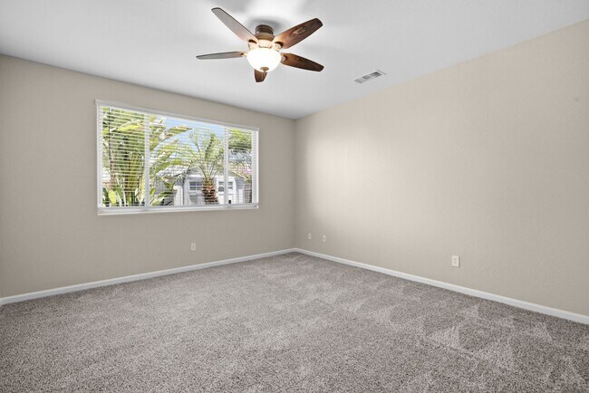 Building Photo - Beautiful home!