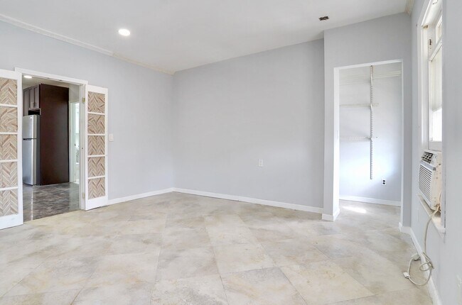 Building Photo - 73 Wales Ave