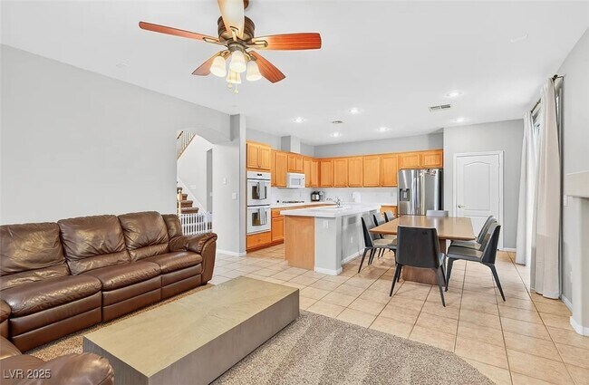 Building Photo - 233 Lynbrook St