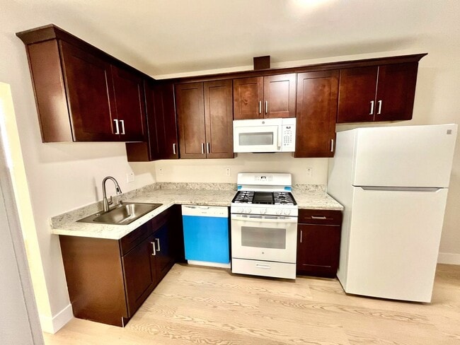 Building Photo - SPECTACULAR, COMPLETELY RENOVATED 2 BED/1 BATH FULLY!!!