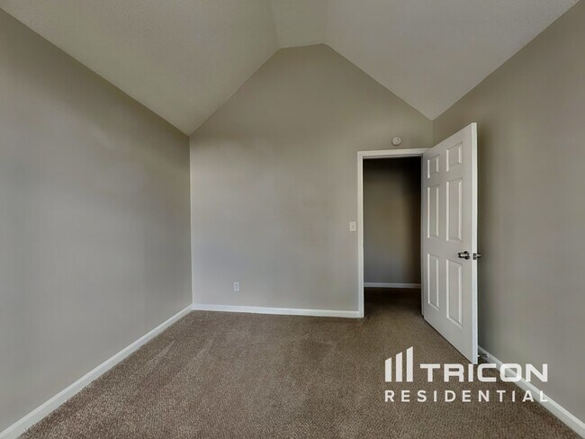 Building Photo - 718 Fletcher Dr