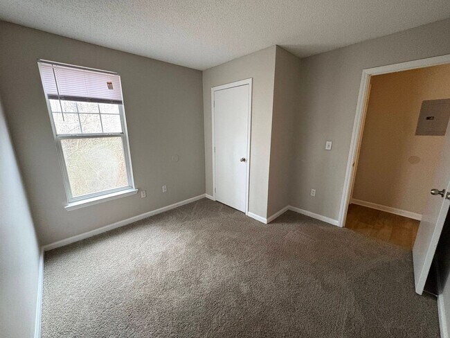 Building Photo - 2411 Hill St