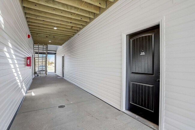 Building Photo - 918 Parkview Dr