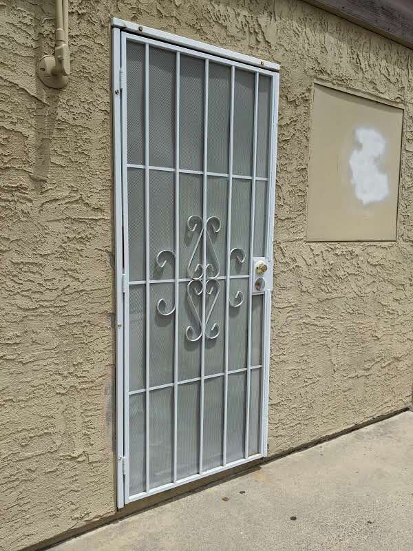 Building Photo - Competitively priced Two Bedroom Apartment Home! Do Not Miss Out On This Amazing Opportunity!