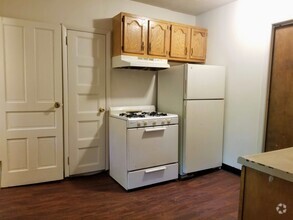Building Photo - Super Spacious Three Bedroom on Bates Stre...
