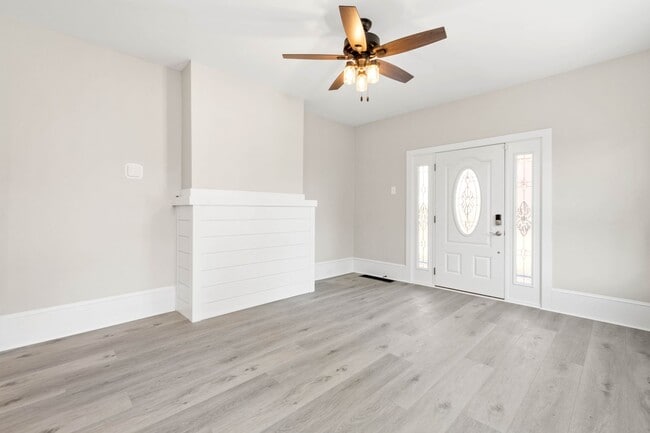 Building Photo - Stunning 2 bedroom home in North Side available Feb 1!